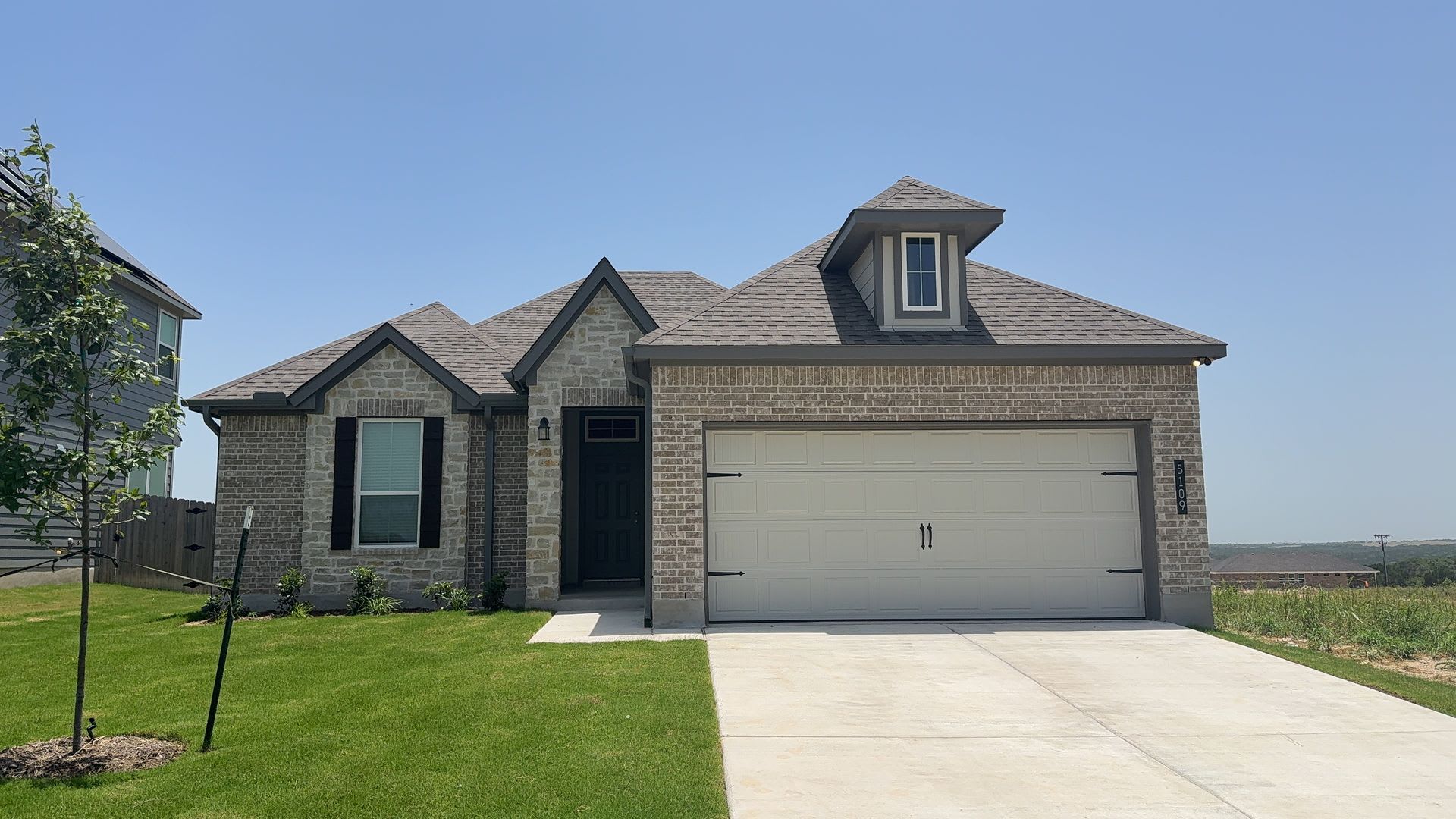 BRAND NEW 4-bedroom home! Close to the Lake! HALF OFF FIRST MONTHS RENT! – photo 1