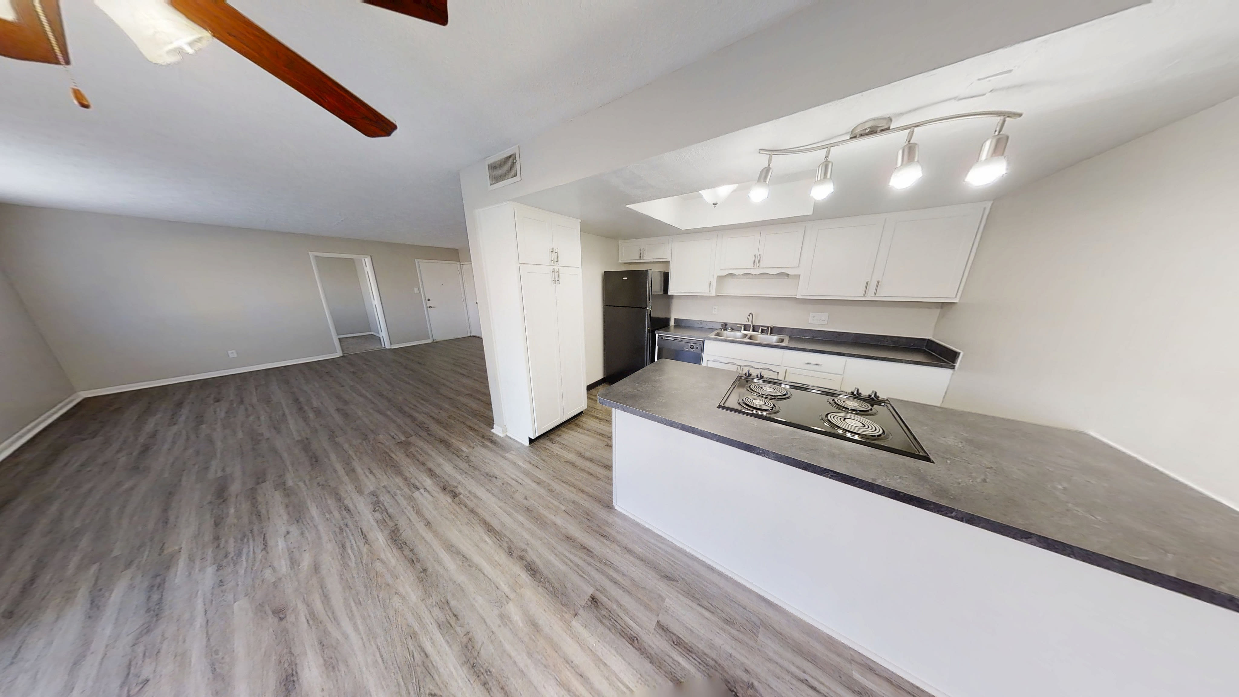 Oak Park – photo 1