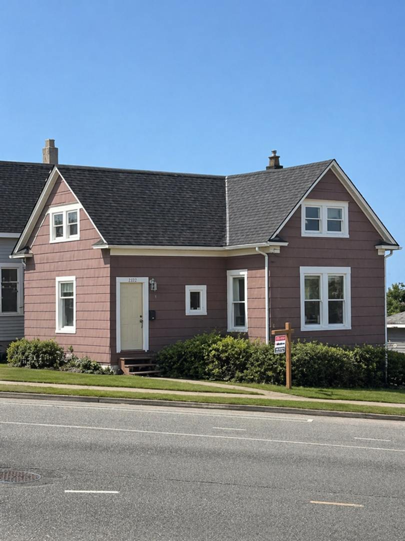 Limited Time Offer 25 Application Fee Apply Today 5 Bedroom 2 Bath Home Available In York Neighborhood – photo 1