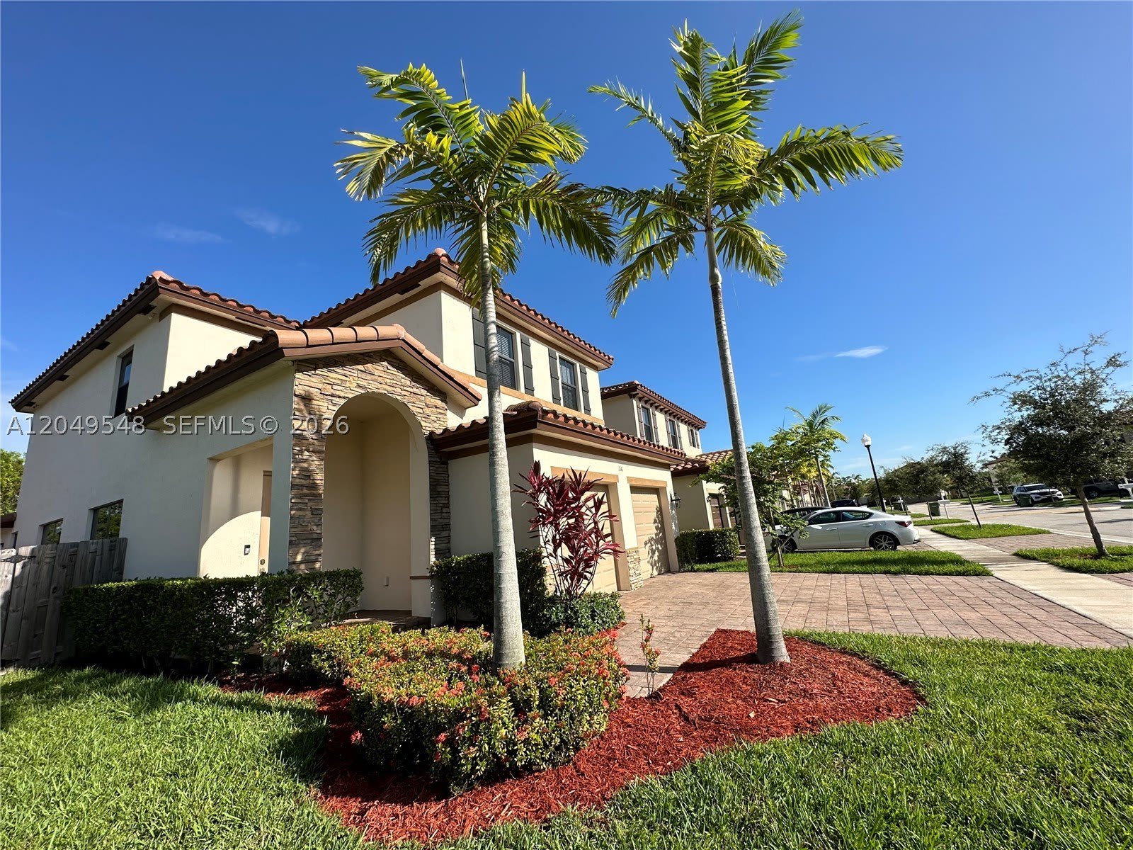 116 NE 25th Ave – photo 1