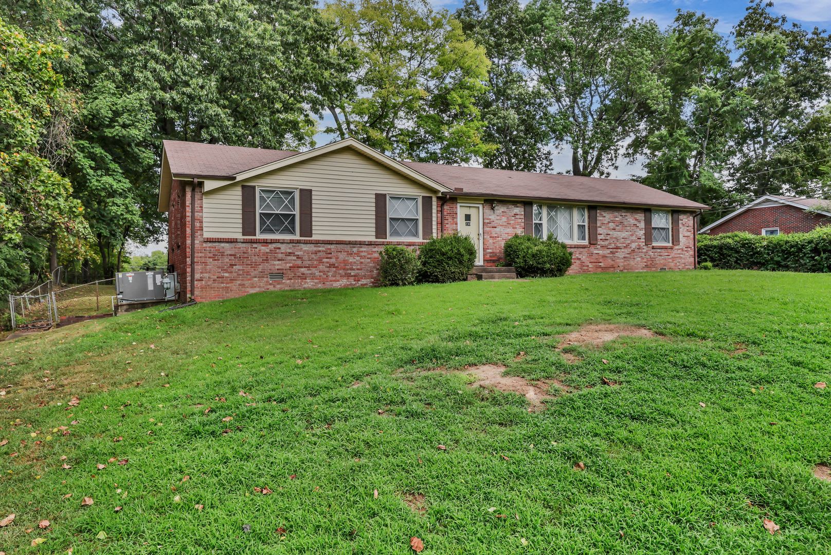 230 Downer – photo 1