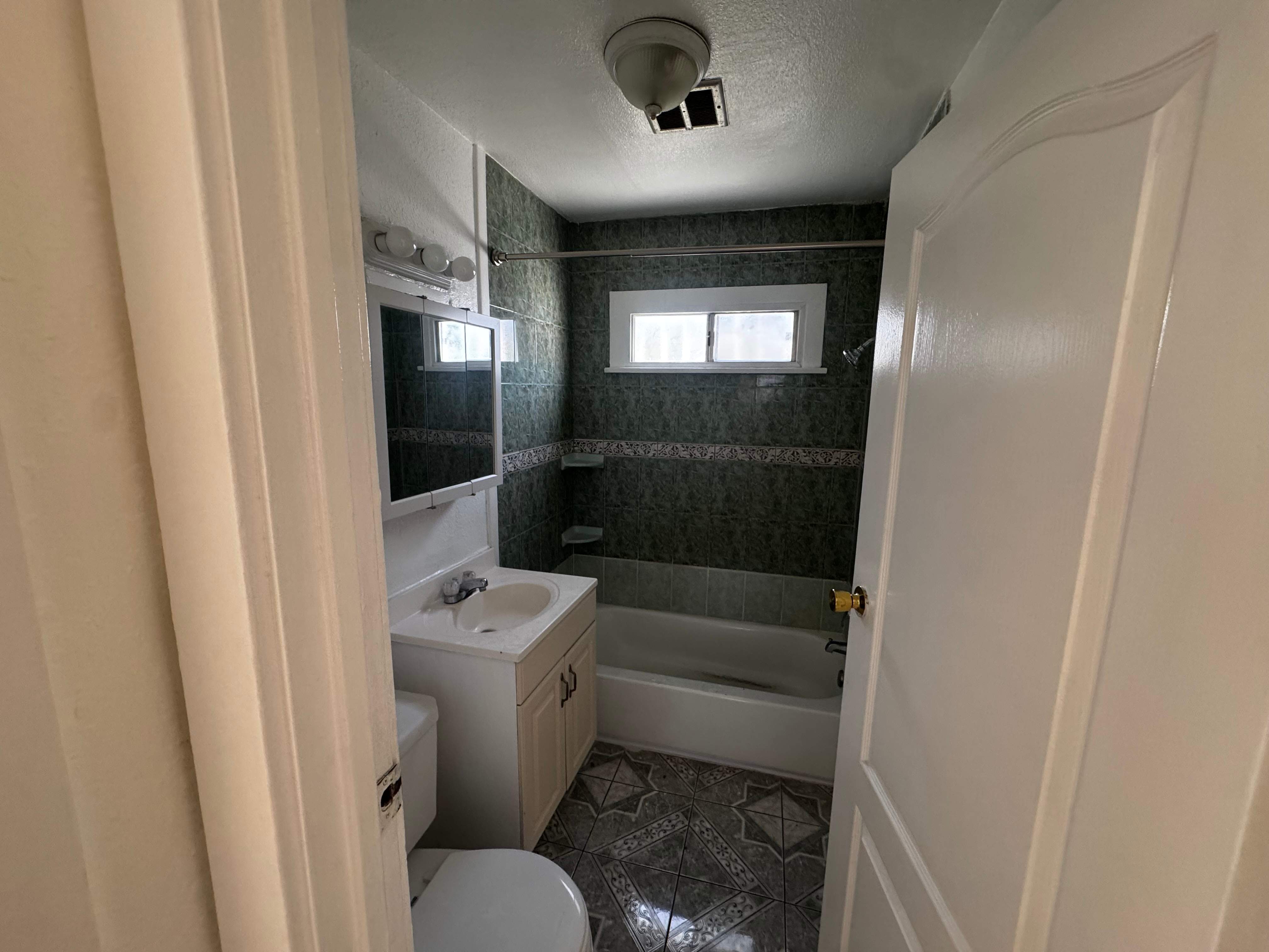 1307 West 56th Street – photo 1