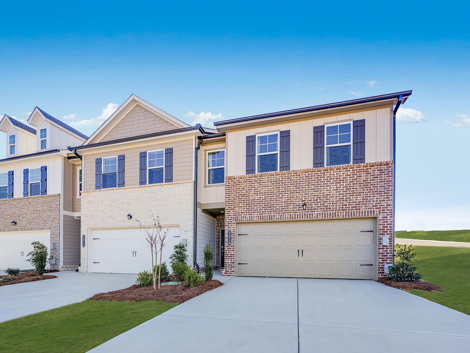 5062 Highwood Dr – photo 1 of 134