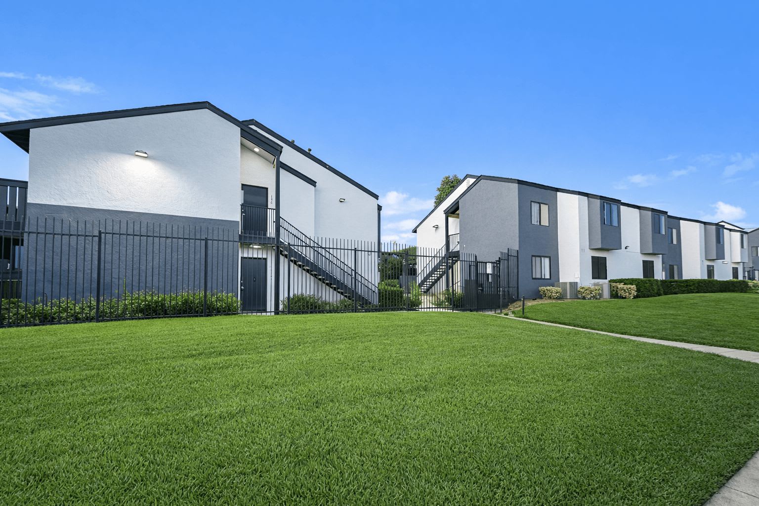 Ascot Park Apartments – photo 1