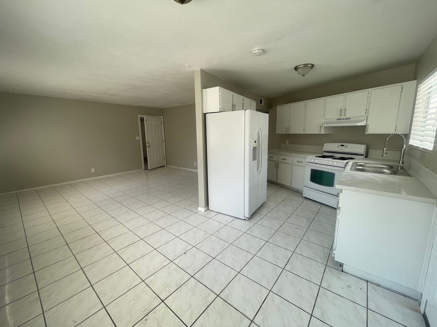 FULLY REMODELED 3 BEDROOM, 1 BATHROOM HOUSE – photo 1