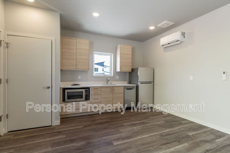 1801 N 20th Ct – photo 1 of 10
