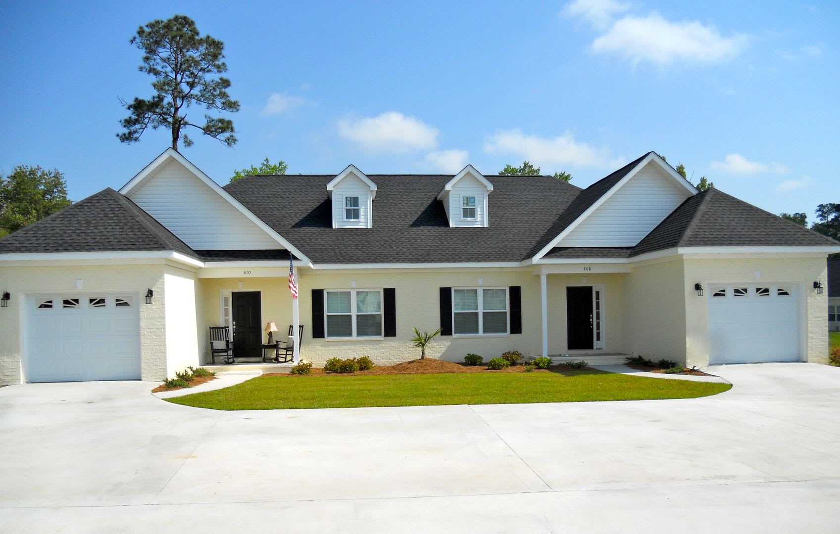 Available August 3rd – 2 Bedroom Duplex at The Hammocks! – photo 1 of 5