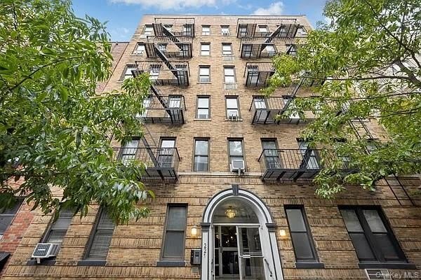 221 E 76 Street – photo 1