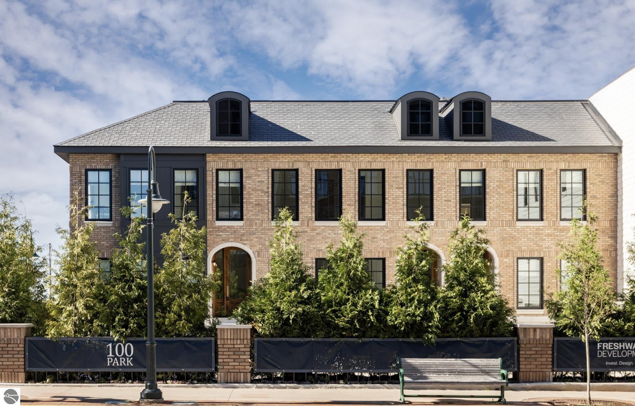 100 N Park Street – photo 1