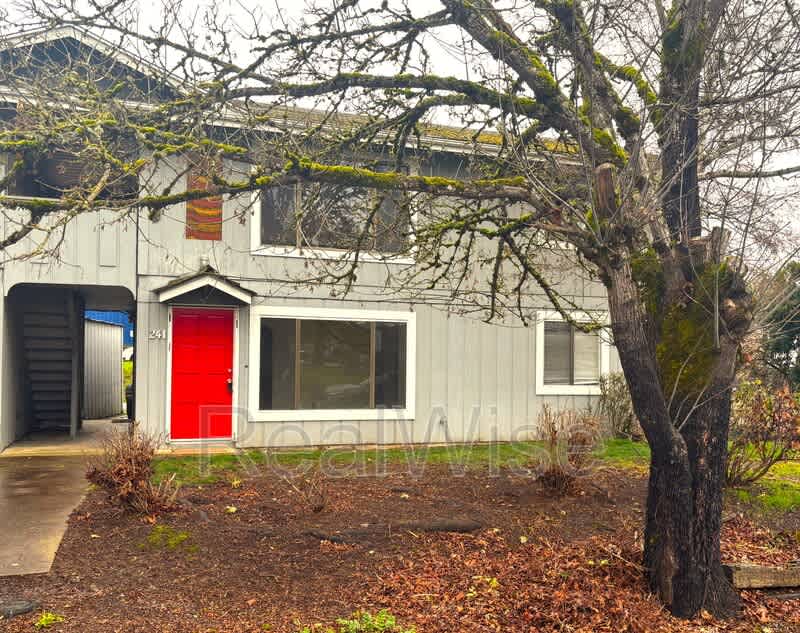 241 NW Rose St – photo 1 of 15