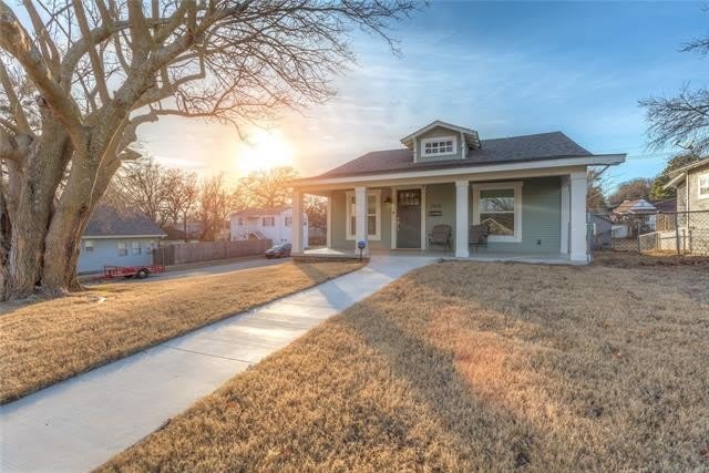 700 N MCKINLEY Avenue – photo 1 of 46