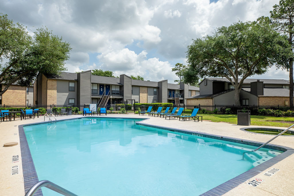 Regency Park Apartment Homes – photo 1 of 28
