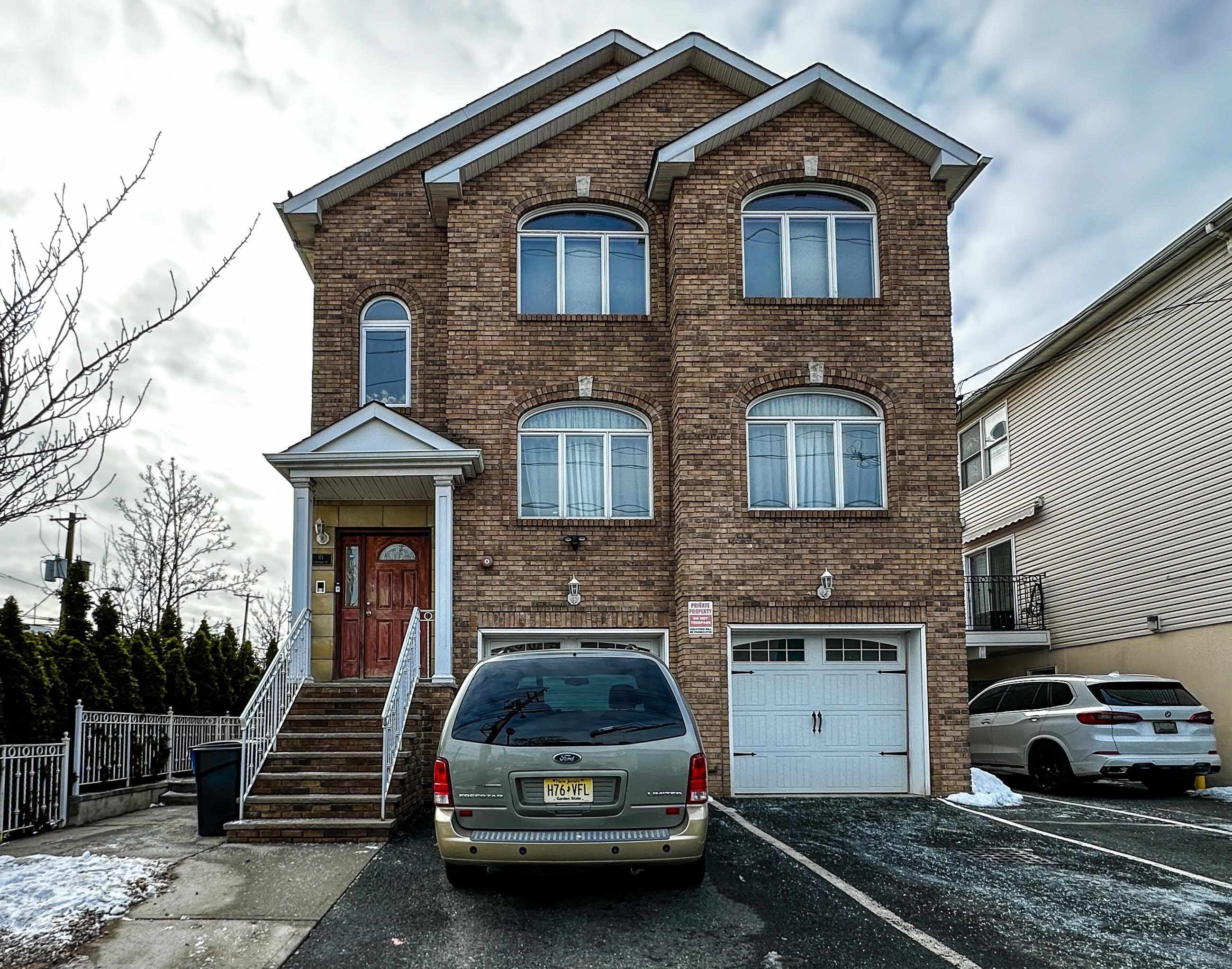 171 Clifford St – photo 1