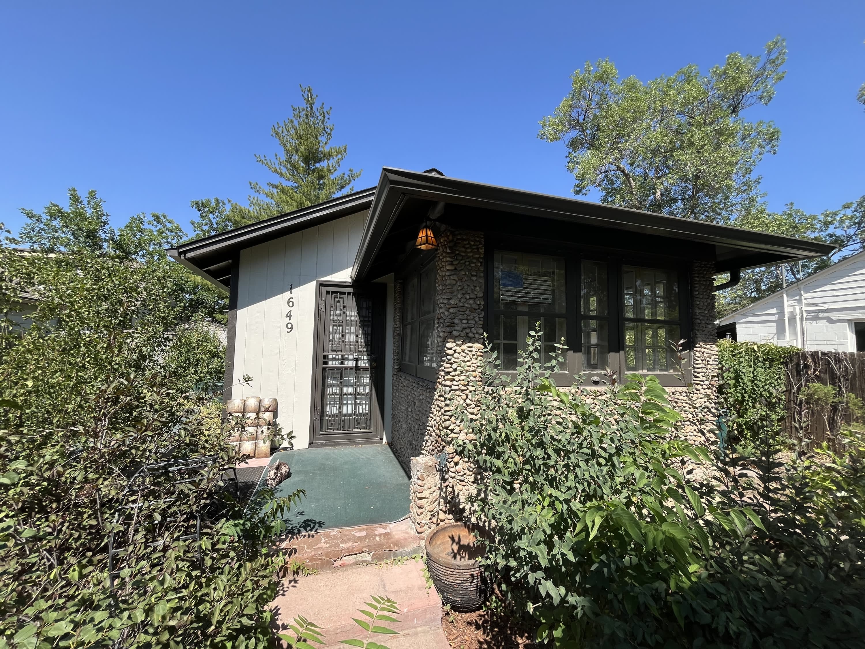 1649 ROSLYN ST – photo 1