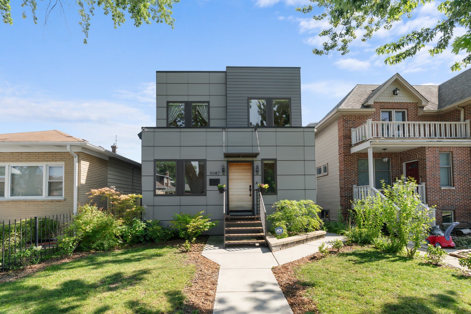 5047 W Winnemac Avenue – photo 1