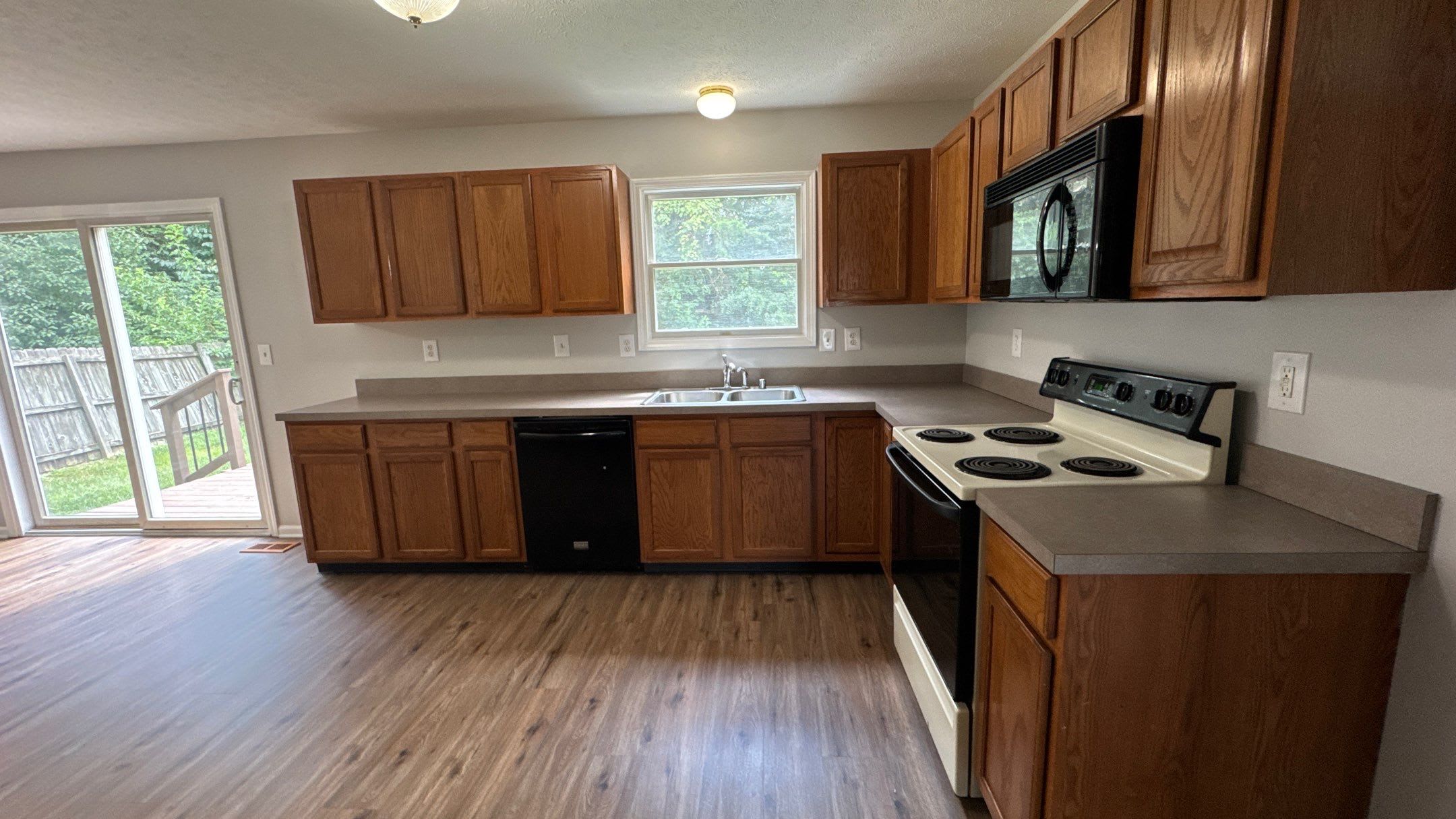 7421 Spring Run Drive – photo 1