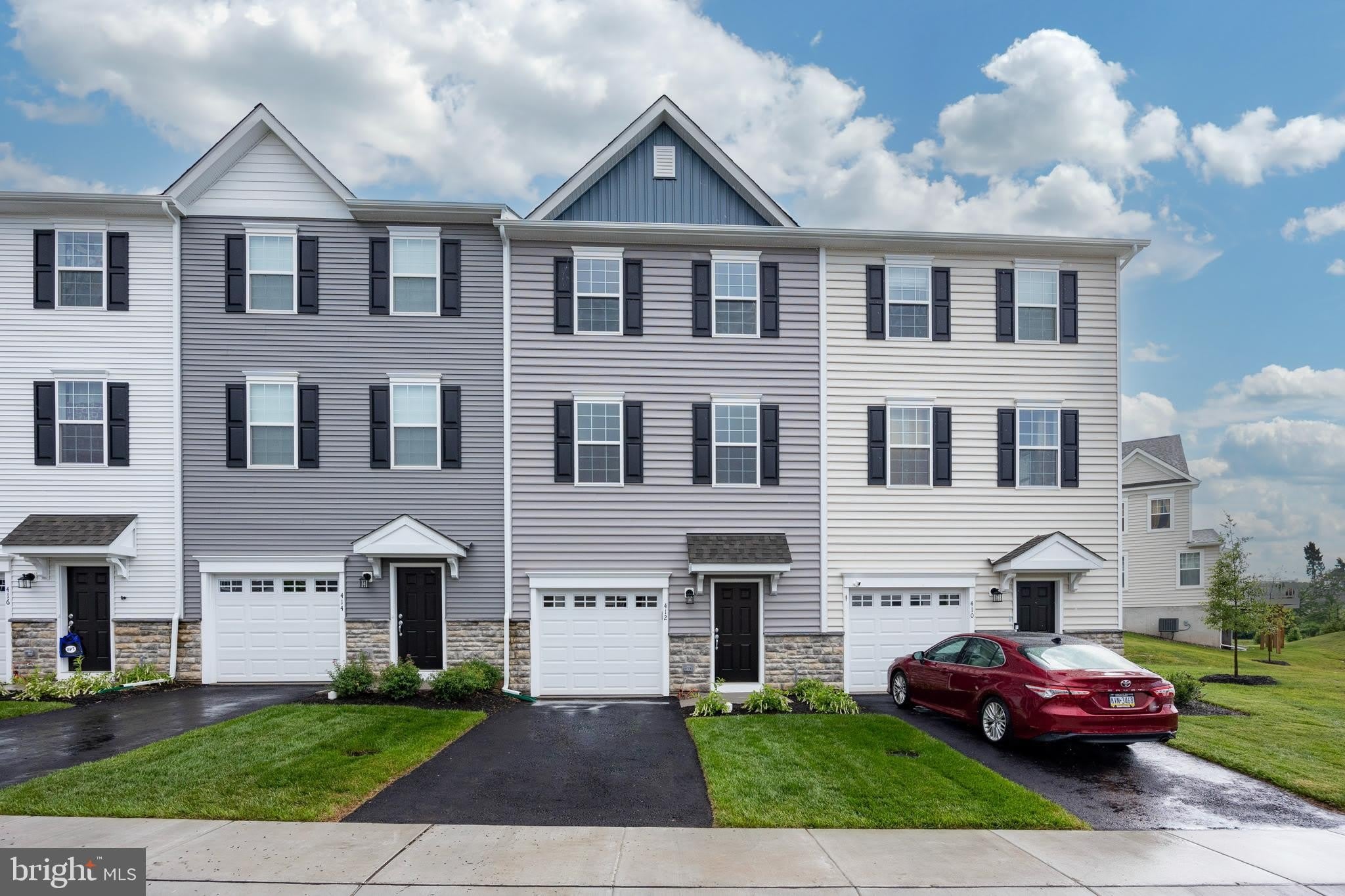 412 Ridgewood Drive – photo 1