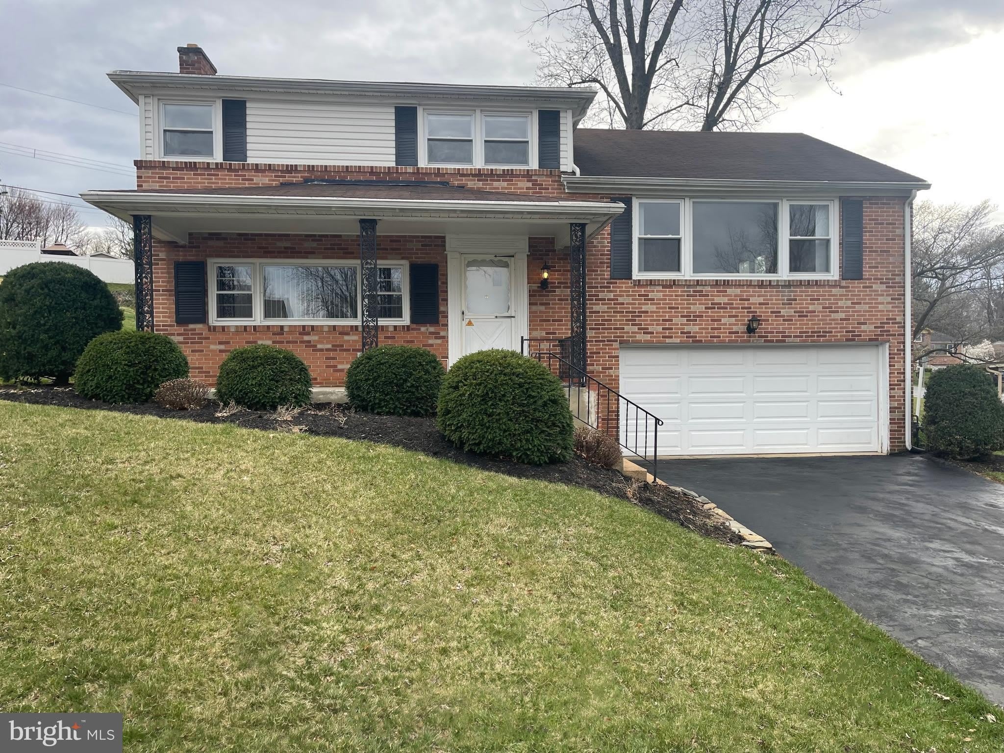 2620 RALEIGH Drive – photo 1 of 26