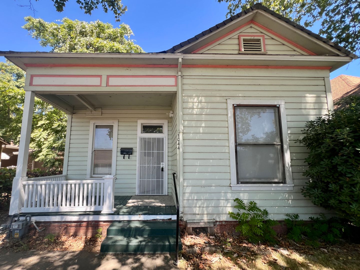 Downtown Red Bluff Victorian 3 bedroom 1 bath Home – photo 1 of 15