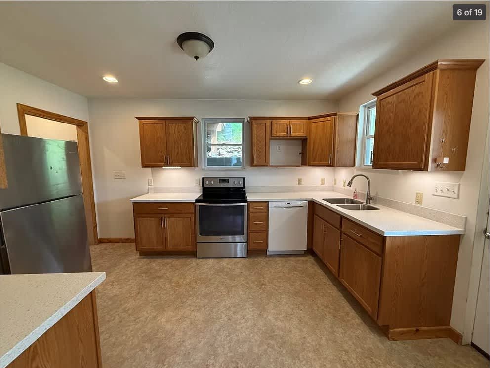 635 Valley St – photo 1 of 10