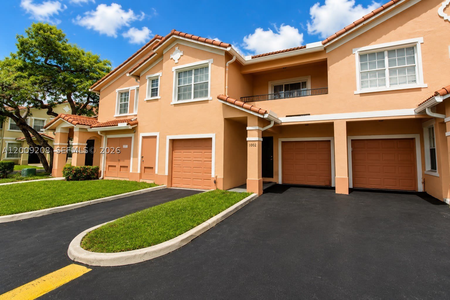 1002 Belmont Ln – photo 1 of 92
