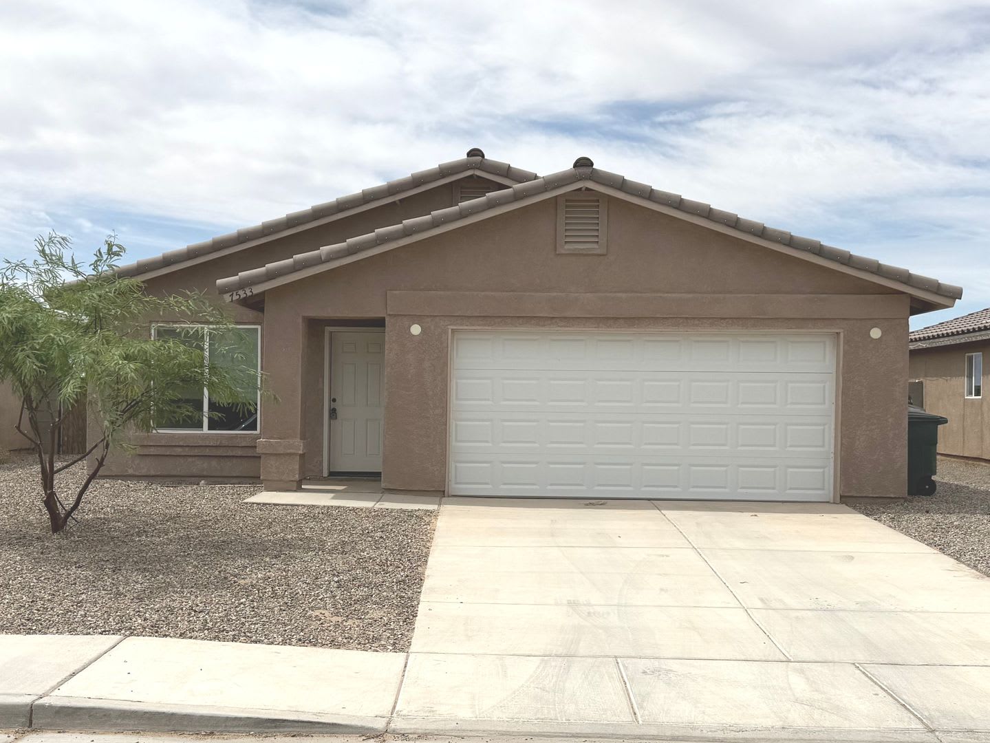 Desert Sands 4 bedroom 2 bathroom home with extra living room – photo 1 of 23