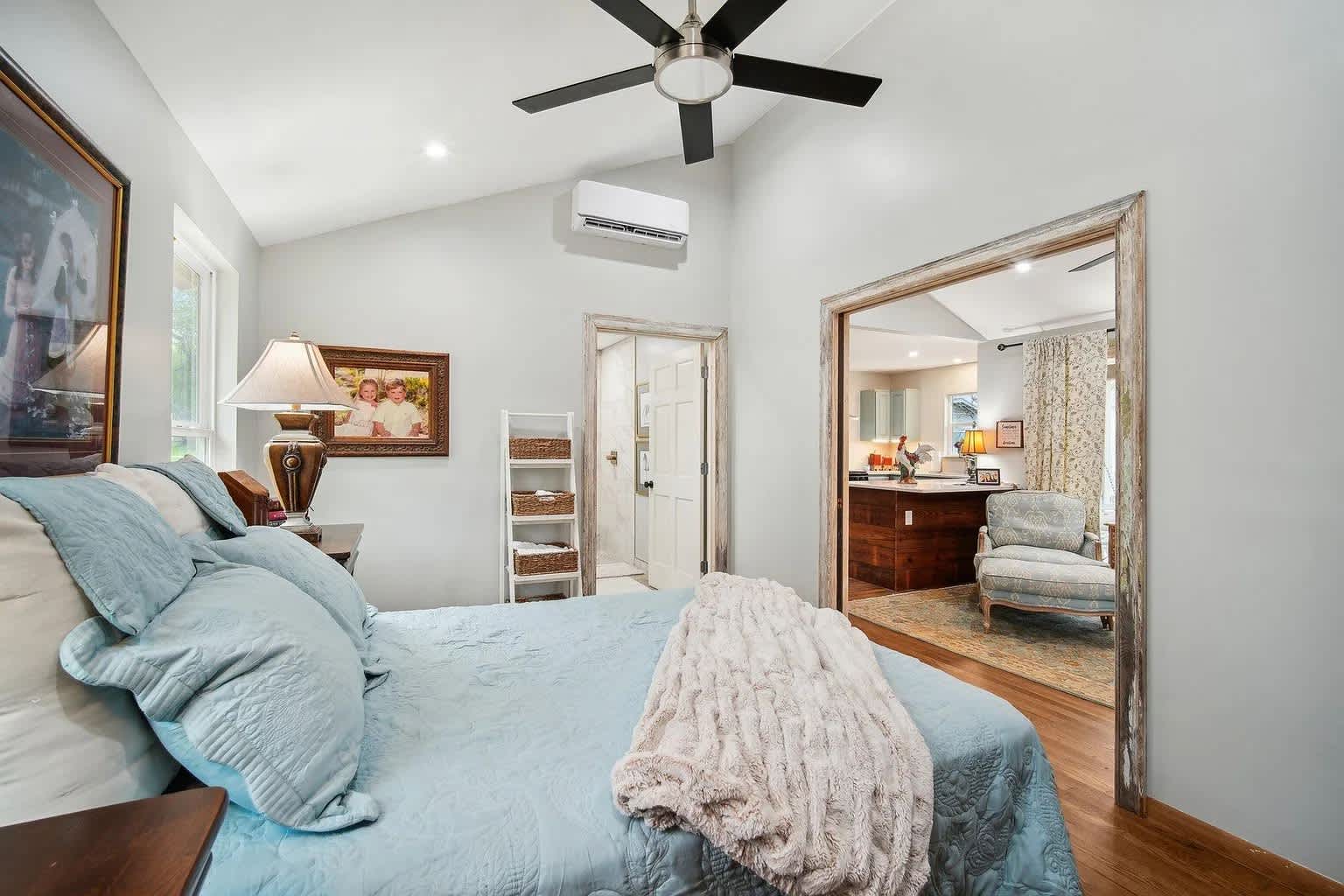 801 1/2 Bishop Street – photo 1 of 14