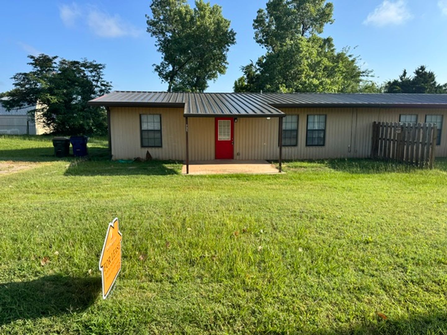 3 Bed 2 Baths Duplex For Rent With All New Goodness Inside Just Got A New Roof And It Is A Great Outdoor Space In Blanchard Schools – photo 1 of 13