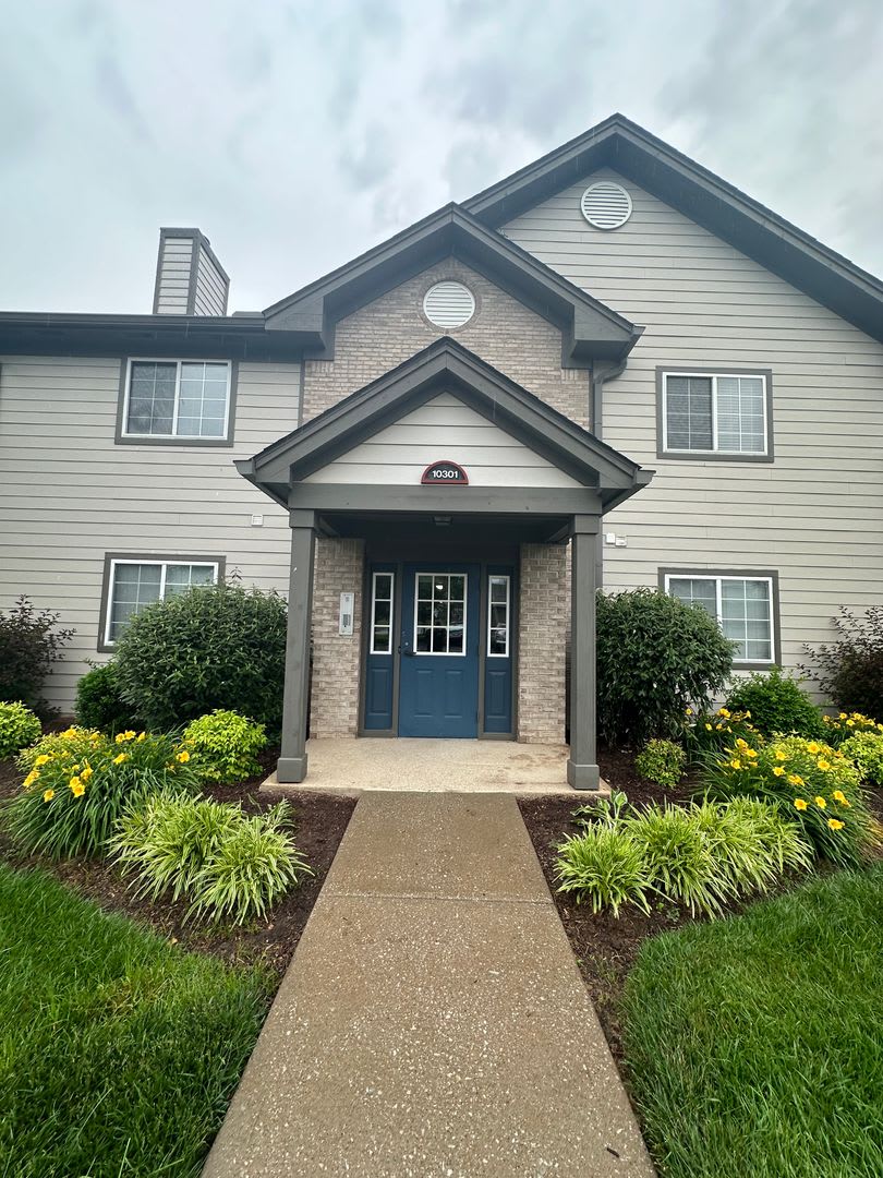 Worthington Glen Condo For Rent 2Br 2Ba With Garage And Bonus Room – photo 1