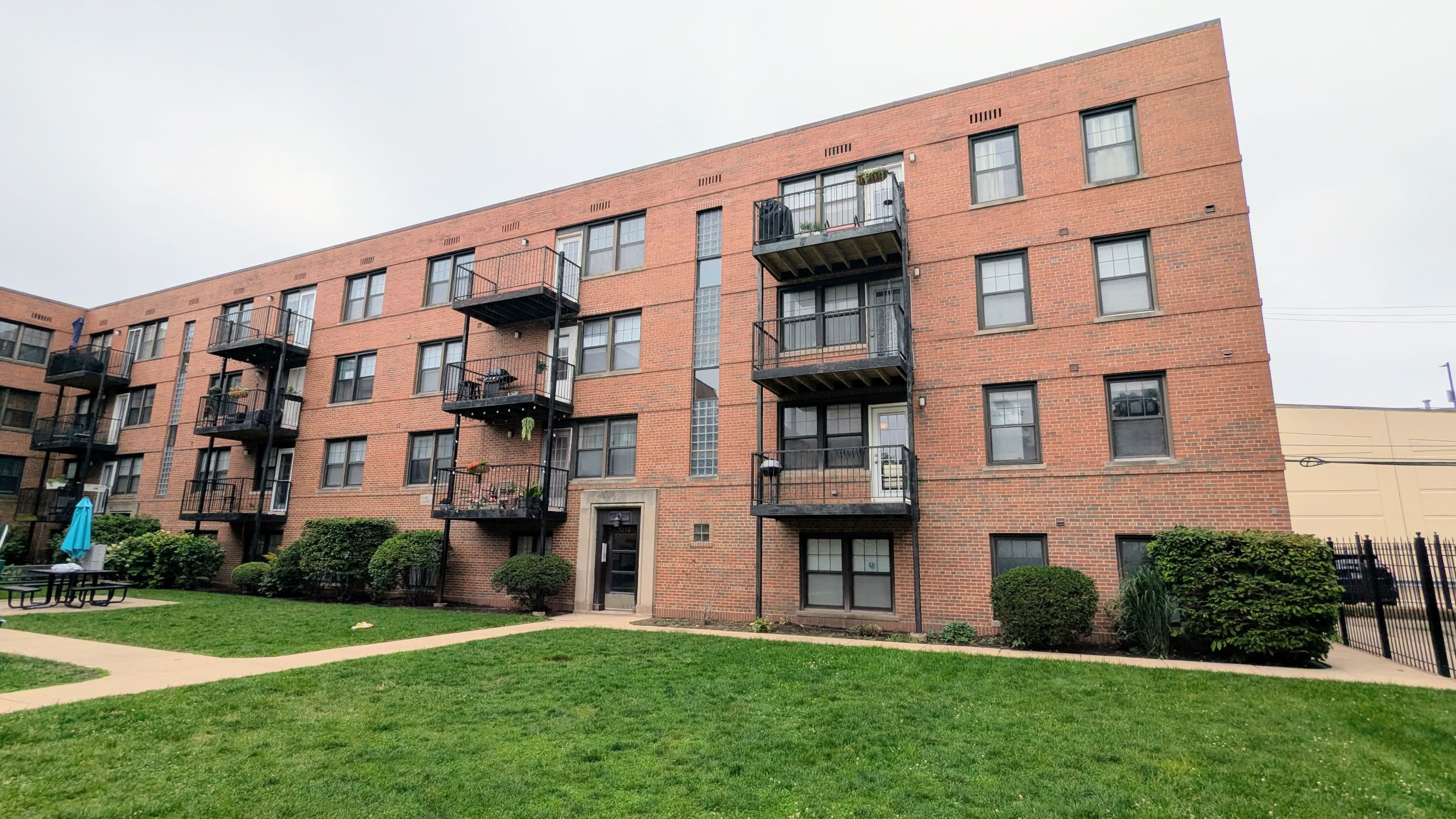 5232 North Campbell Ave #1B – photo 1