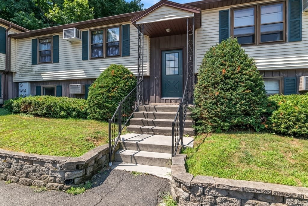 115 South St 104 – photo 1 of 62