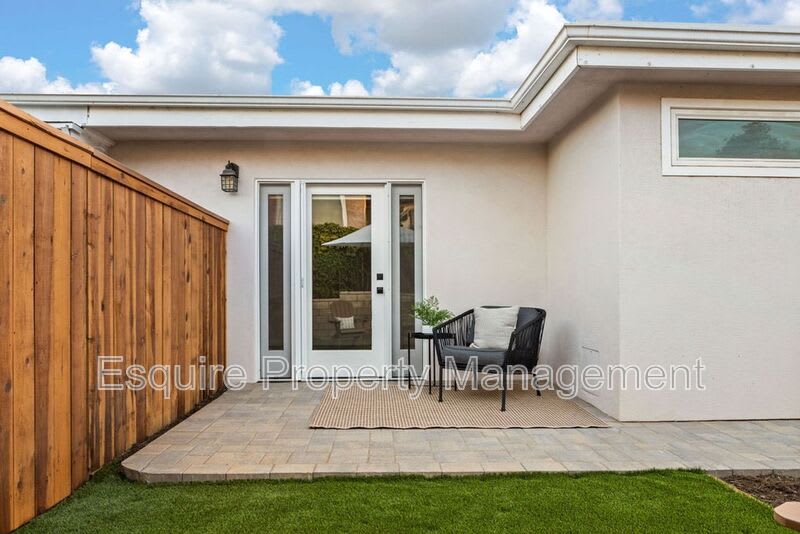 280 E. LOOP DR. – photo 1