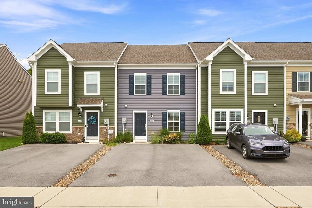 658 Thumper Drive – photo 1 of 41