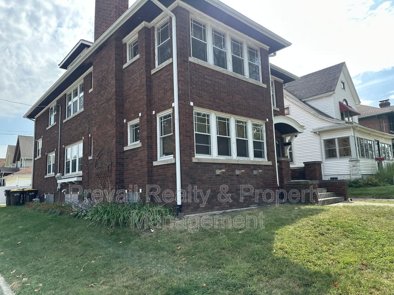 127 Regan Street – photo 1 of 17