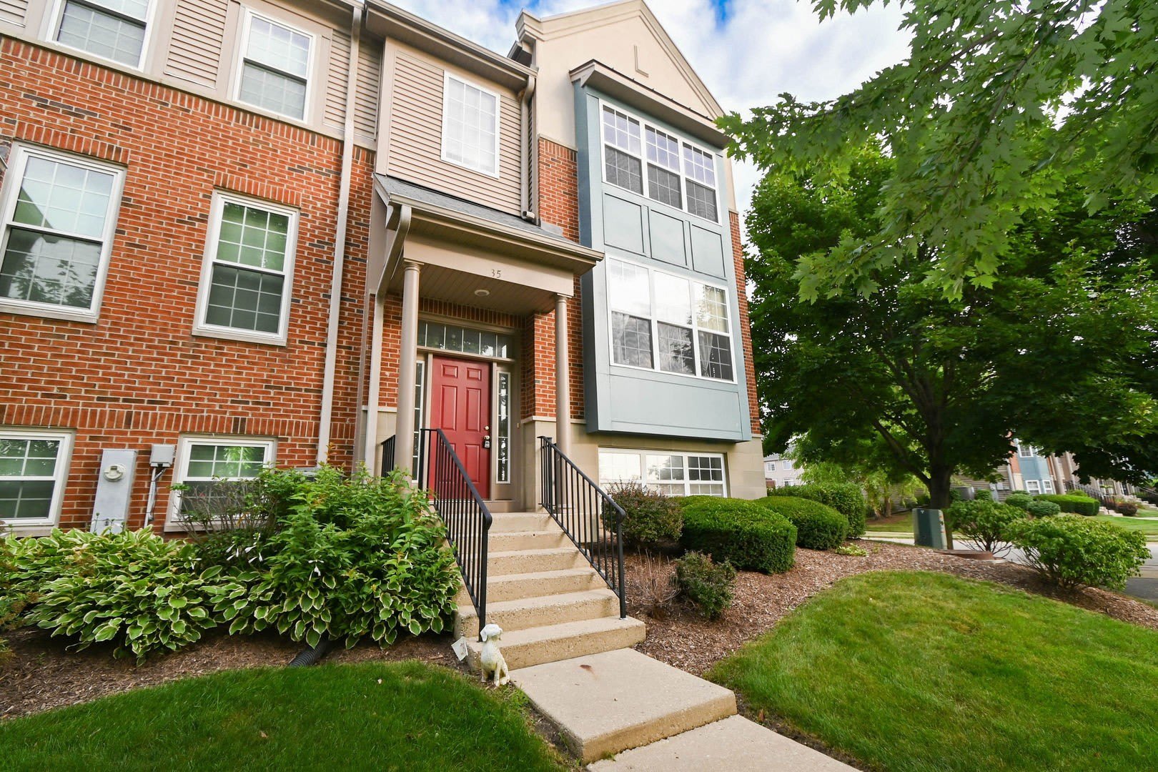 35 Thomas Court – photo 1 of 33