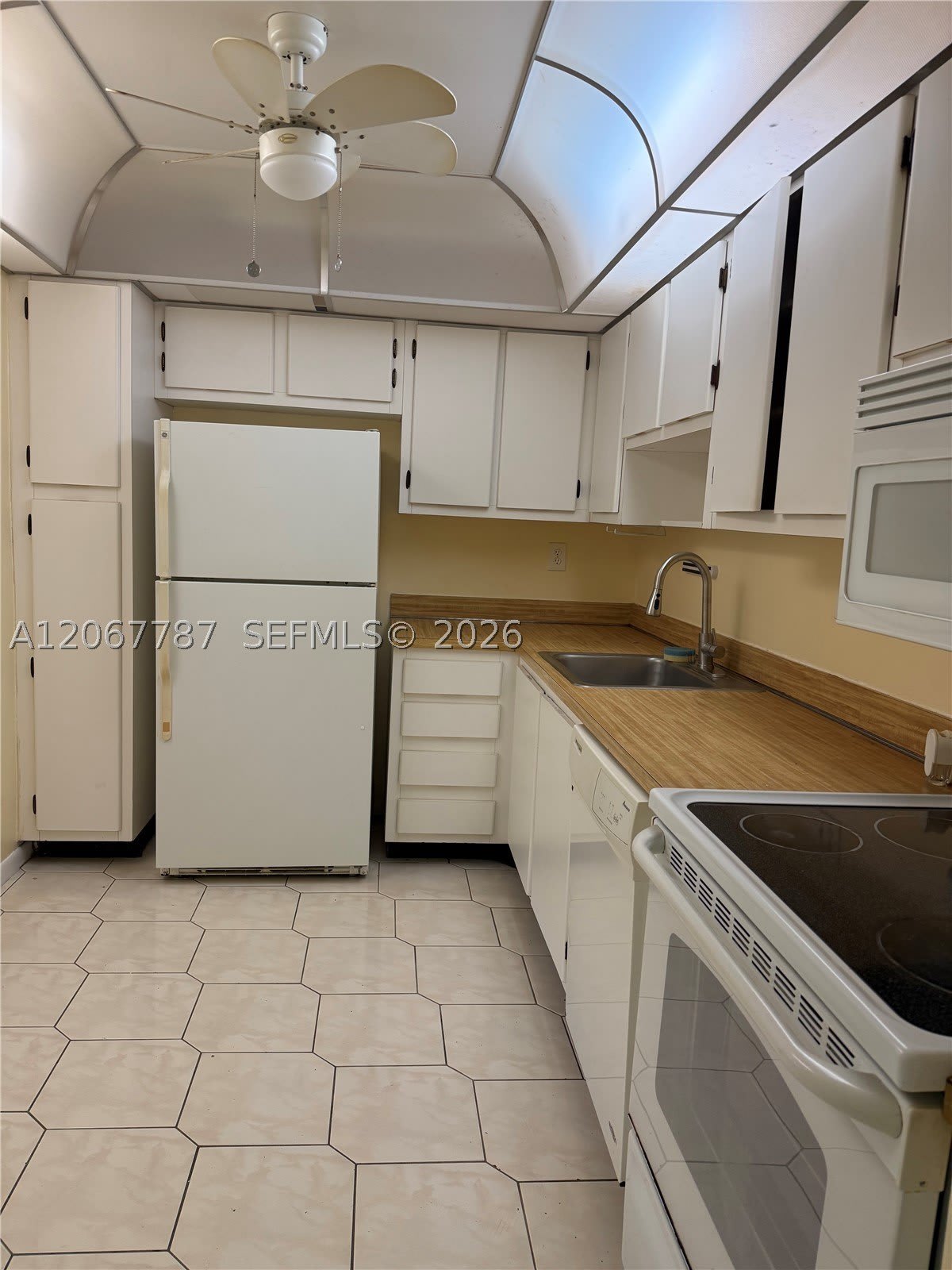 6751 N University Dr – photo 1