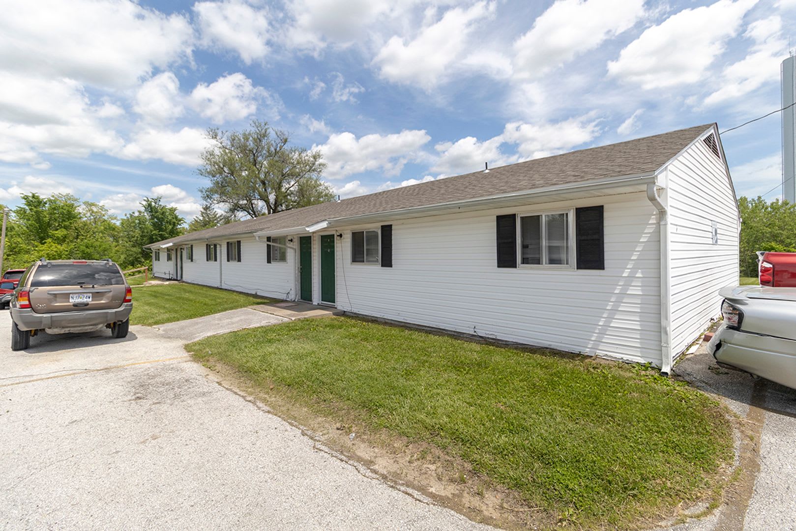 2 Bedrooms, 1 bathroom Apartment – photo 1 of 4