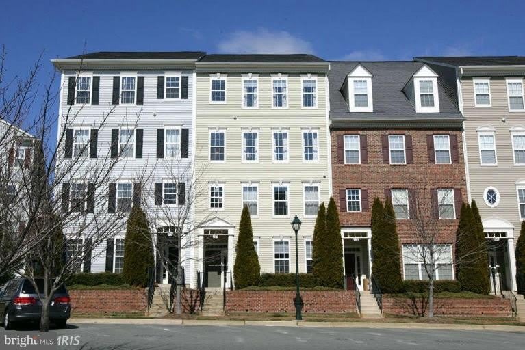 152 Mill Green Avenue – photo 1 of 300