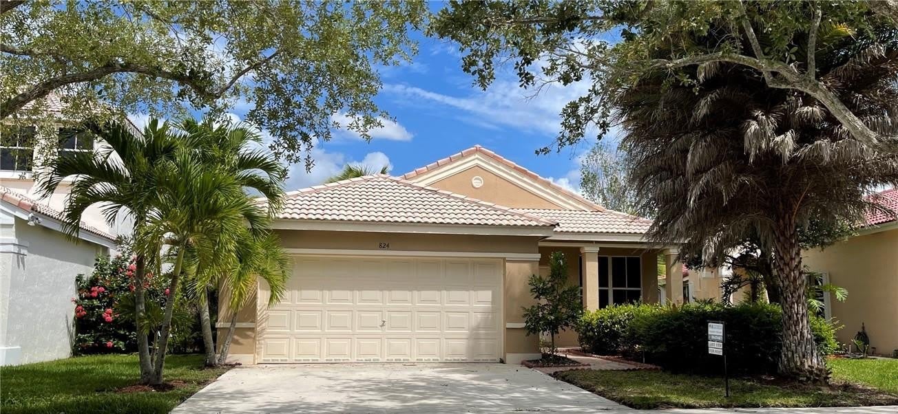 824 Savannah Falls Drive – photo 1