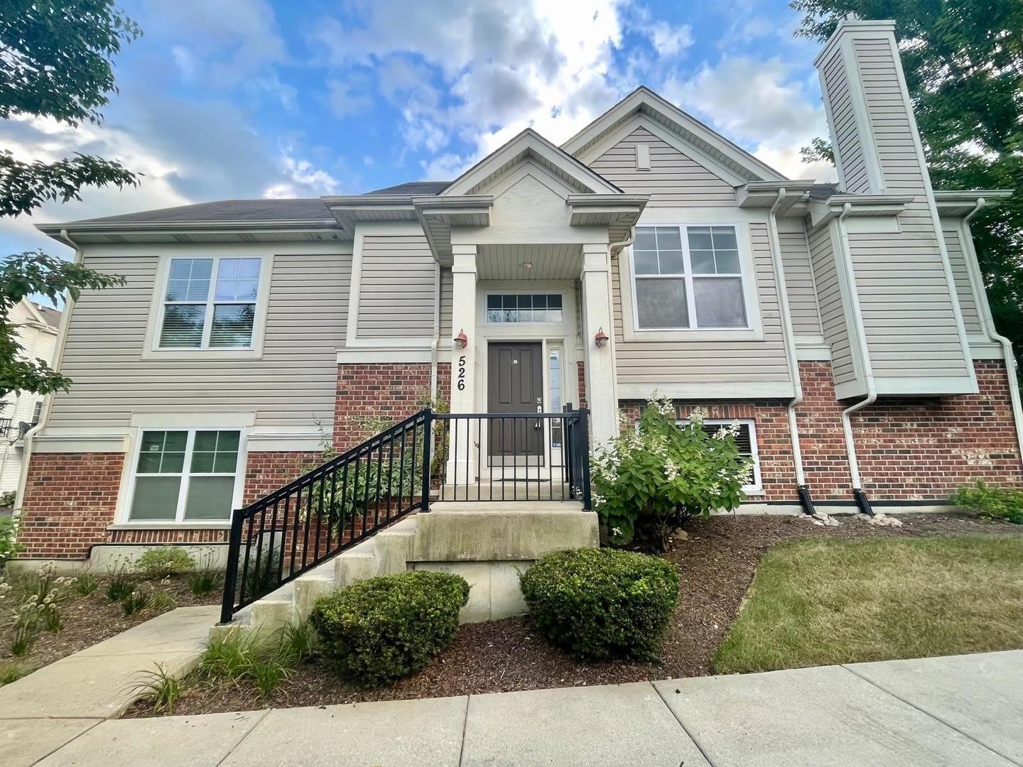 526 Grosvenor Lane – photo 1 of 22
