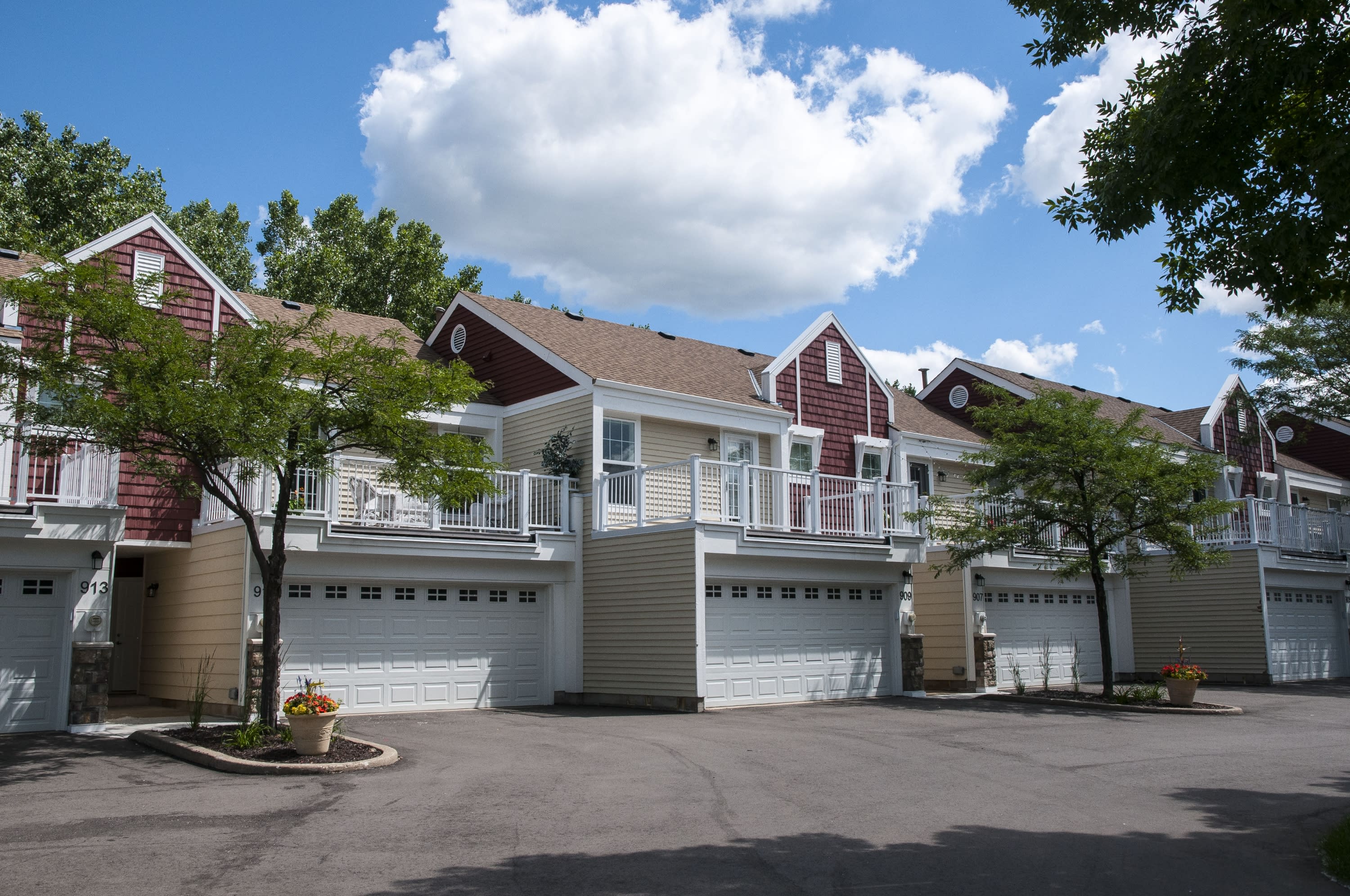 909 Wescott Square – photo 1