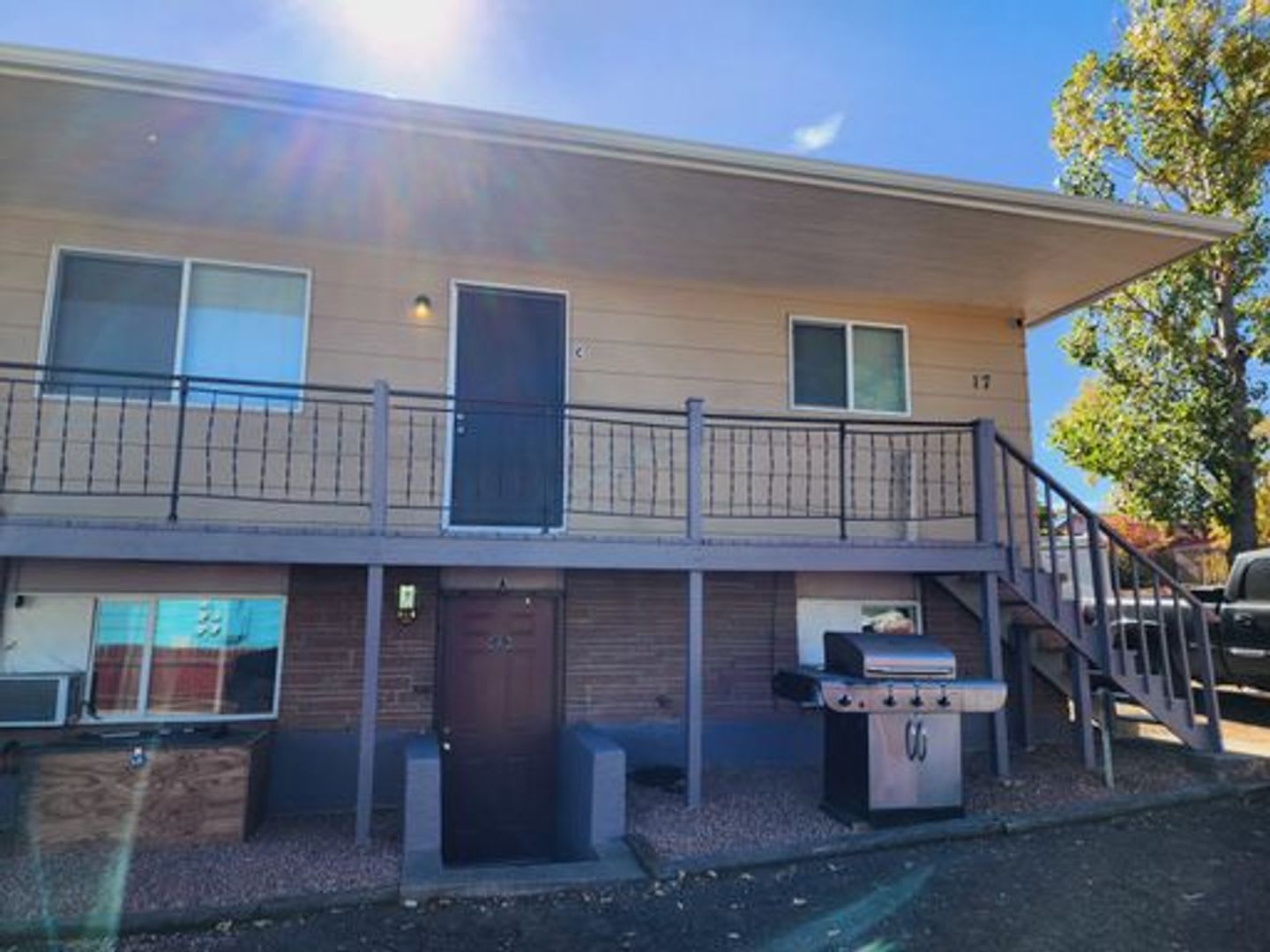 2 Bedroom Unit on University Dr. – photo 1
