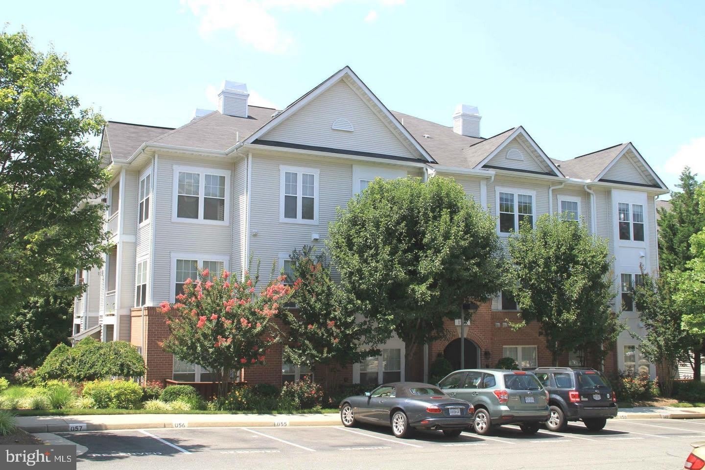 1520 NORTH POINT Drive – photo 1 of 15