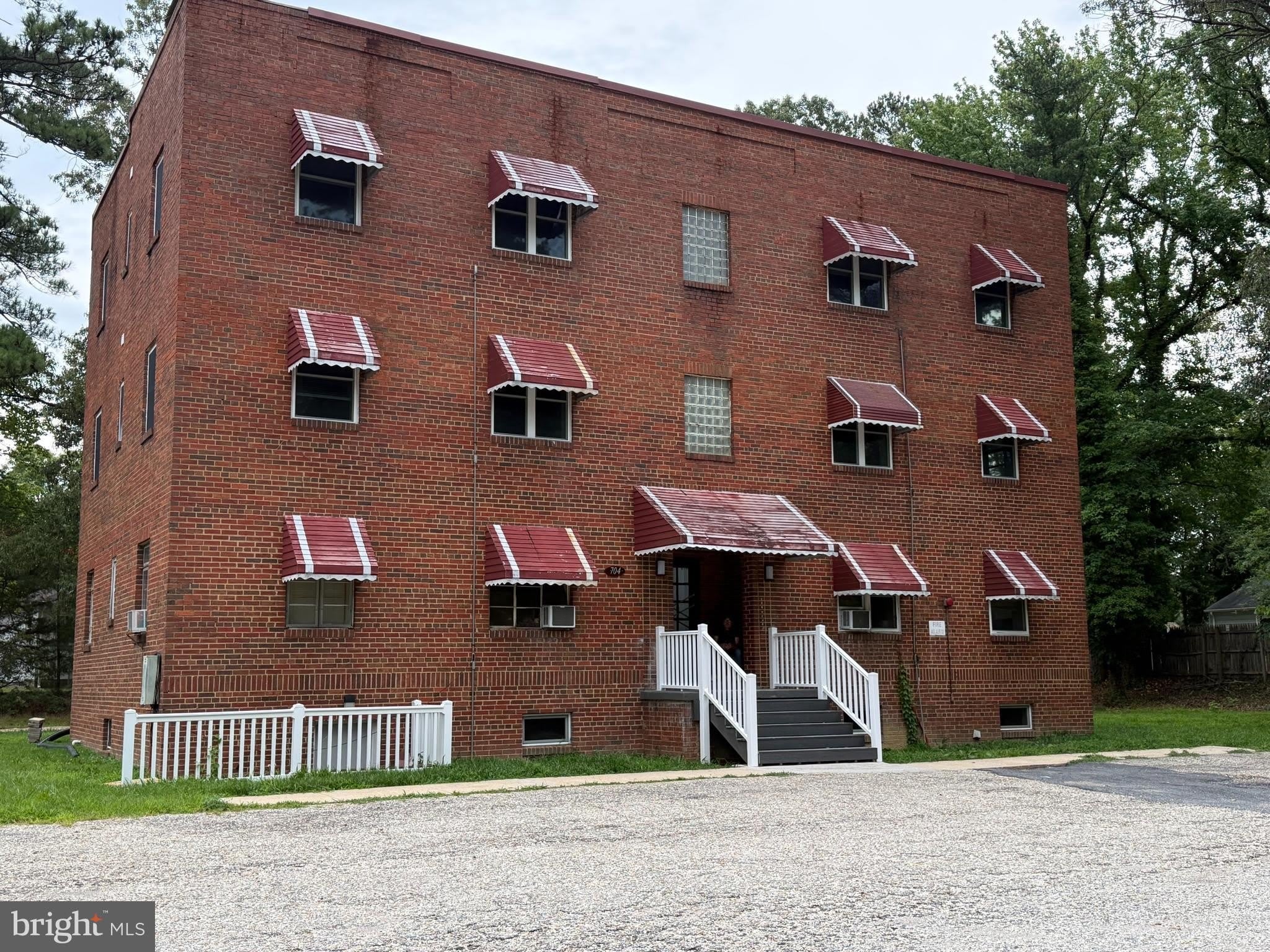 704 WASHINGTON Avenue – photo 1 of 6