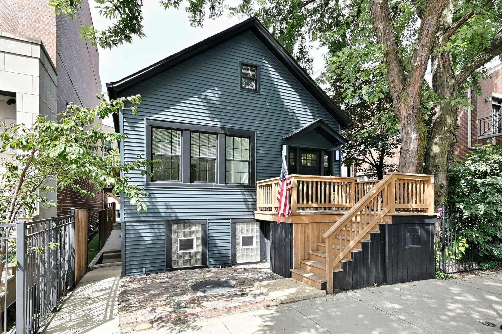 2932 N Lakewood Avenue – photo 1