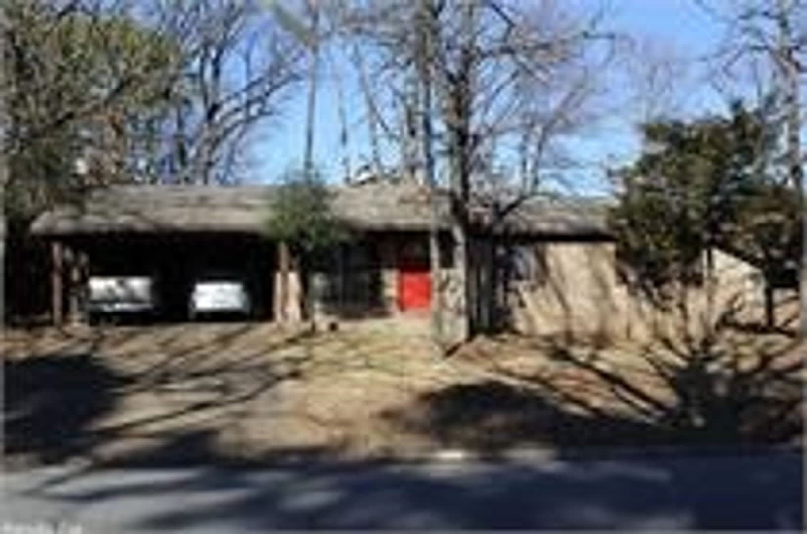 Perfect 3 bedroom 2 bathroom house located in Little Rock! – photo 1