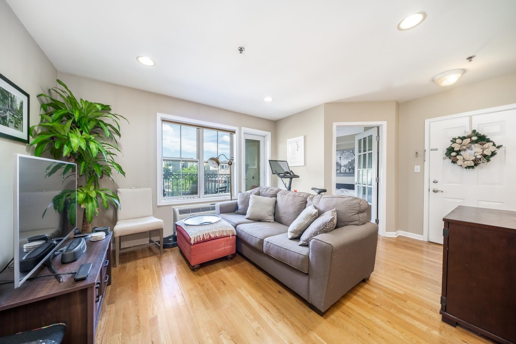 204 JACKSON ST – photo 1 of 17