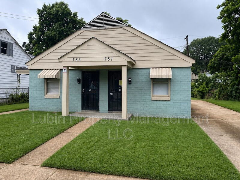 781 David St – photo 1