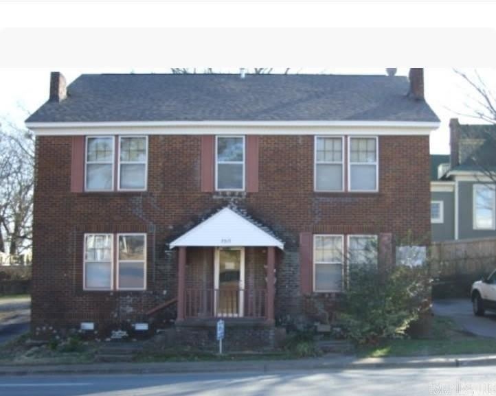 2317 W Markham – photo 1