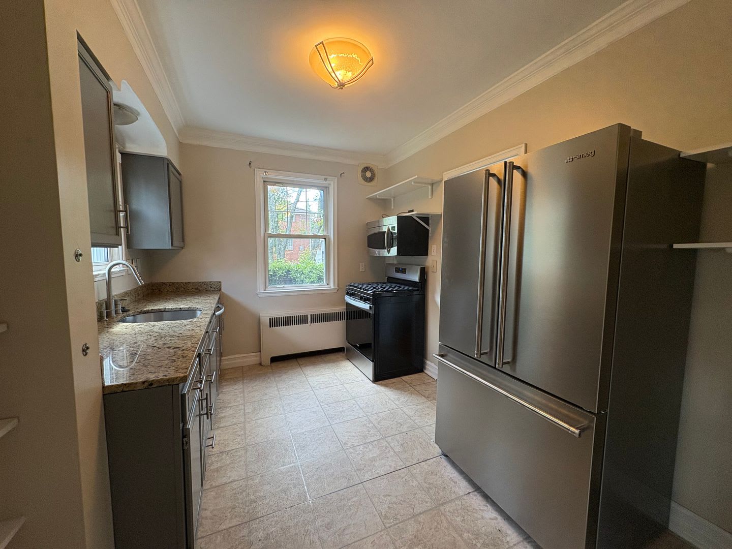 3 Bedroom/1.5 bath house with Basement and Fenced Backyard! – photo 1